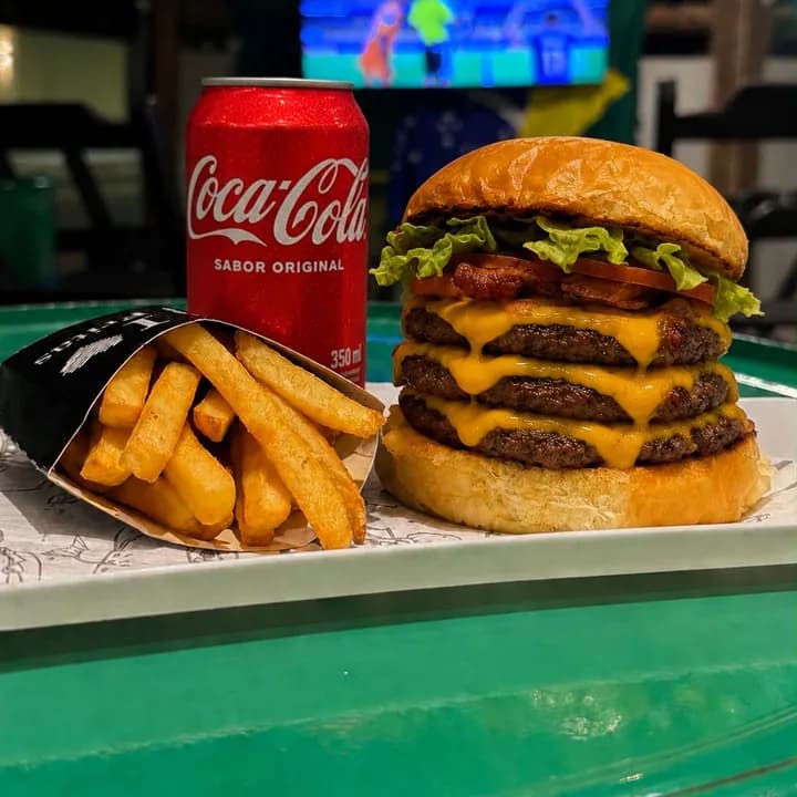 Combo Hambúrguer Artesanal Triplo